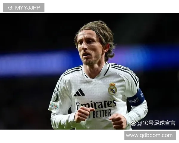 182厘米足球球星：身高优势与技巧完美融合，成就顶级球场传奇