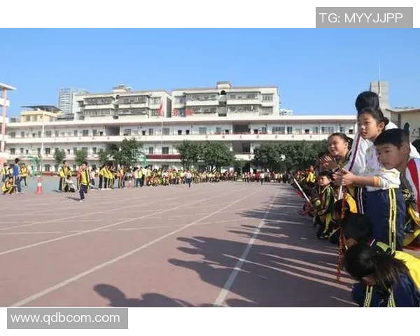 可爱足球球星壁纸合集：绚丽风采尽显活力阳光