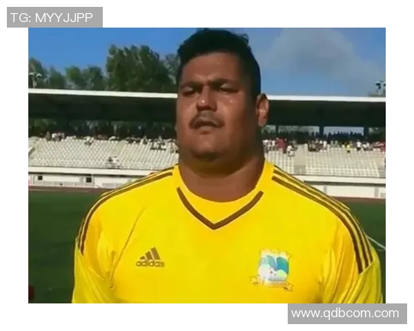 国外业余足球网红因丑陋外貌走红网络引发热议成网民新宠