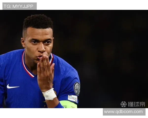 姆巴佩盛赞女足明星球员展现非凡实力与职业精神为全球女足树立榜样 姆巴佩盛赞女足明星球员展现非凡实力与职业精神为全球女足树立榜样