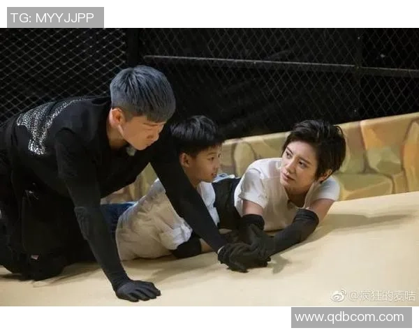 我的校园男神是足球场上的王者，校草与明星的双重魅力引爆青春热血