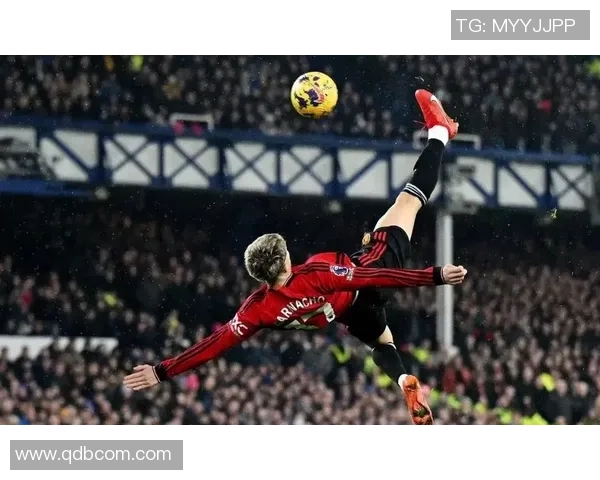 绿茵场上的力量与魅力足球肌肉帅男球星的激情与荣耀